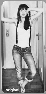 Melissa Benoist feet photo thumbnail