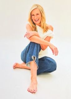 Melissa Doyle feet photo 2