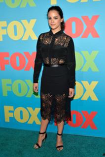 Melissa Fumero feet photo thumbnail