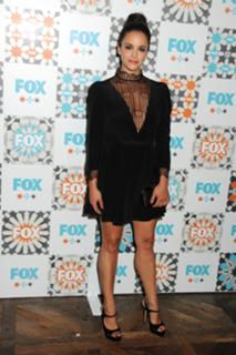 Melissa Fumero feet photo thumbnail