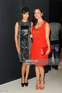 Melissa Fumero feet photo thumbnail