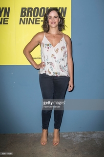 Melissa Fumero feet photo thumbnail
