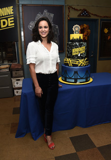 Melissa Fumero feet photo thumbnail