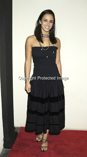 Melissa Fumero feet photo thumbnail