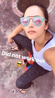 Melissa Fumero feet photo thumbnail