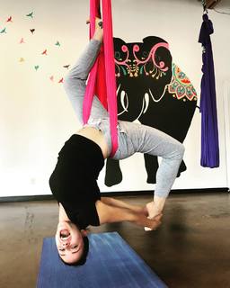 Melissa Fumero feet photo thumbnail