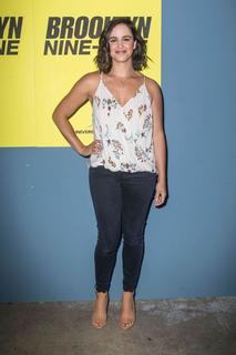 Melissa Fumero feet photo thumbnail