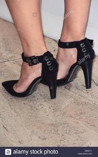 Melissa Fumero feet photo thumbnail