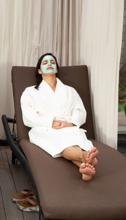 Melissa Fumero feet photo thumbnail