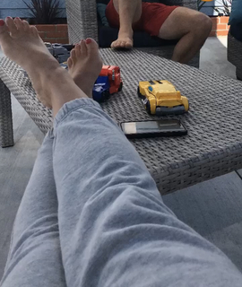 Melissa Fumero feet photo thumbnail