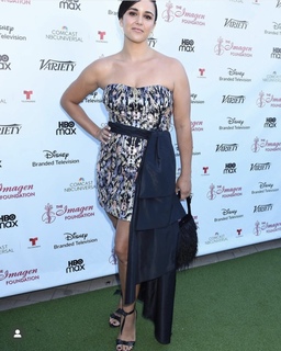 Melissa Fumero feet photo thumbnail