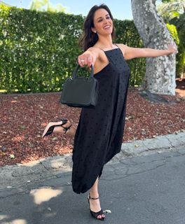 Melissa Fumero feet photo thumbnail