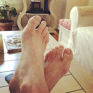 Melissa Gilbert feet photo thumbnail