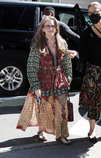 Melissa Gilbert feet photo thumbnail