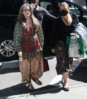 Melissa Gilbert feet photo thumbnail