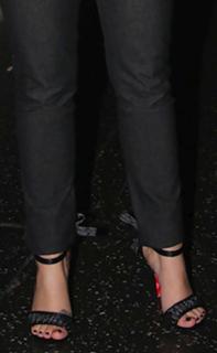 Melissa Joan Hart feet photo thumbnail