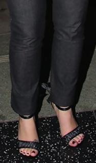 Melissa Joan Hart feet photo thumbnail