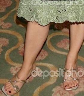 Melissa Joan Hart feet photo thumbnail