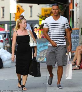 Melissa Joan Hart feet photo thumbnail