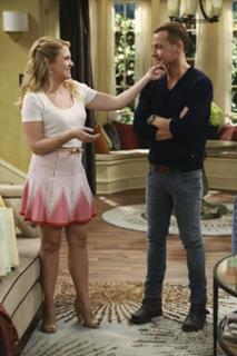 Melissa Joan Hart feet photo thumbnail