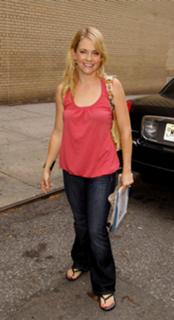 Melissa Joan Hart feet photo thumbnail