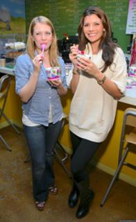 Melissa Joan Hart feet photo thumbnail
