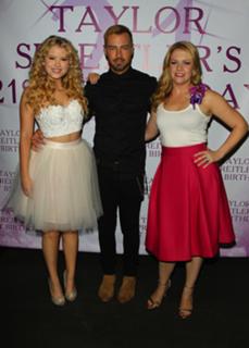 Melissa Joan Hart feet photo thumbnail