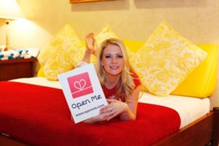 Melissa Joan Hart feet photo thumbnail