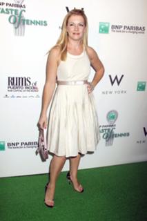 Melissa Joan Hart feet photo thumbnail