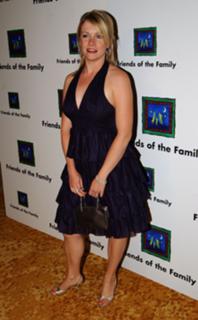 Melissa Joan Hart feet photo thumbnail