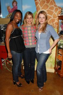 Melissa Joan Hart feet photo thumbnail