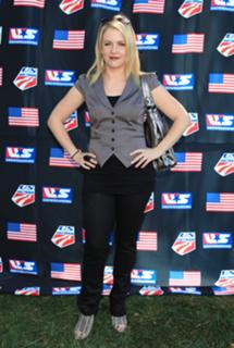 Melissa Joan Hart feet photo thumbnail