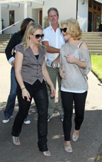 Melissa Joan Hart feet photo thumbnail
