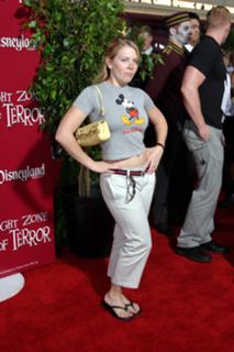 Melissa Joan Hart feet photo thumbnail
