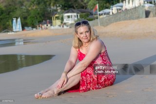 Melissa Joan Hart feet photo thumbnail