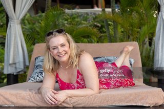 Melissa Joan Hart feet photo thumbnail