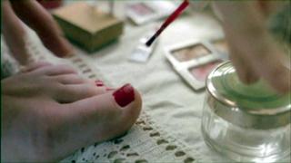 Melissa Leo feet photo 10