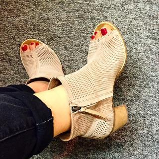 Melissa Maker feet photo 9