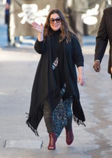 Melissa McCarthy feet photo thumbnail