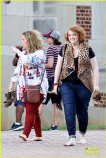 Melissa McCarthy feet photo thumbnail