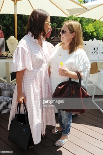 Melissa McCarthy feet photo thumbnail