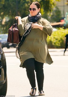 Melissa McCarthy feet photo thumbnail