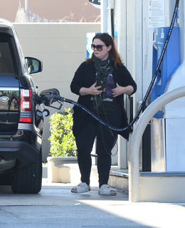 Melissa McCarthy feet photo thumbnail