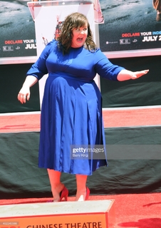 Melissa McCarthy feet photo thumbnail