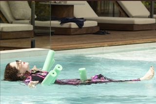 Melissa McCarthy feet photo thumbnail