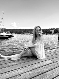 Melissa Naschenweng feet photo 8