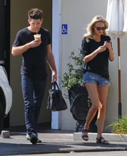 Melissa Ordway feet photo thumbnail