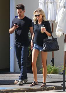 Melissa Ordway feet photo thumbnail