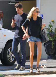 Melissa Ordway feet photo thumbnail