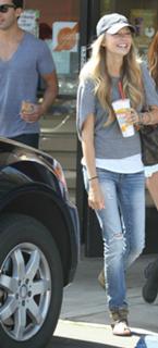 Melissa Ordway feet photo thumbnail